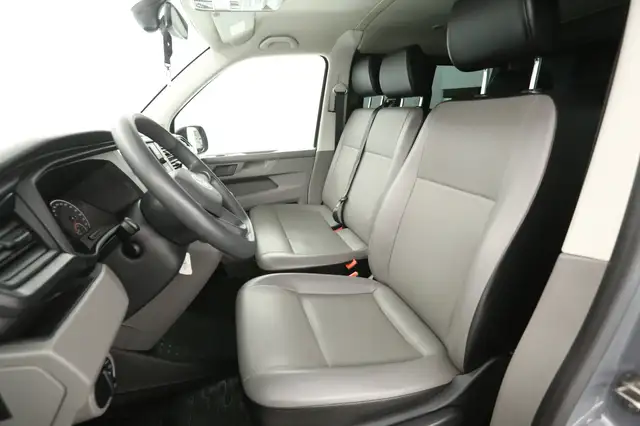Volkswagen Transporter view 10