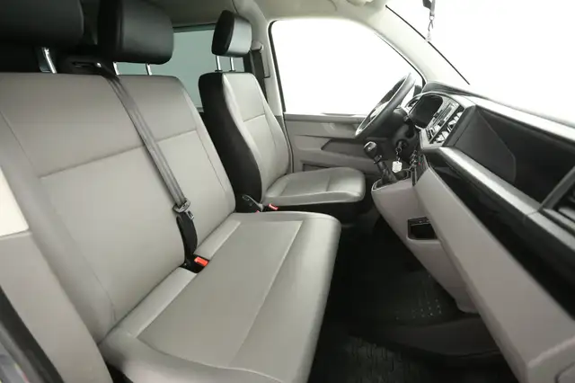 Volkswagen Transporter view 11
