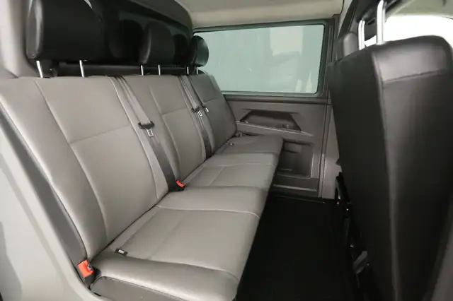 Volkswagen Transporter view 3