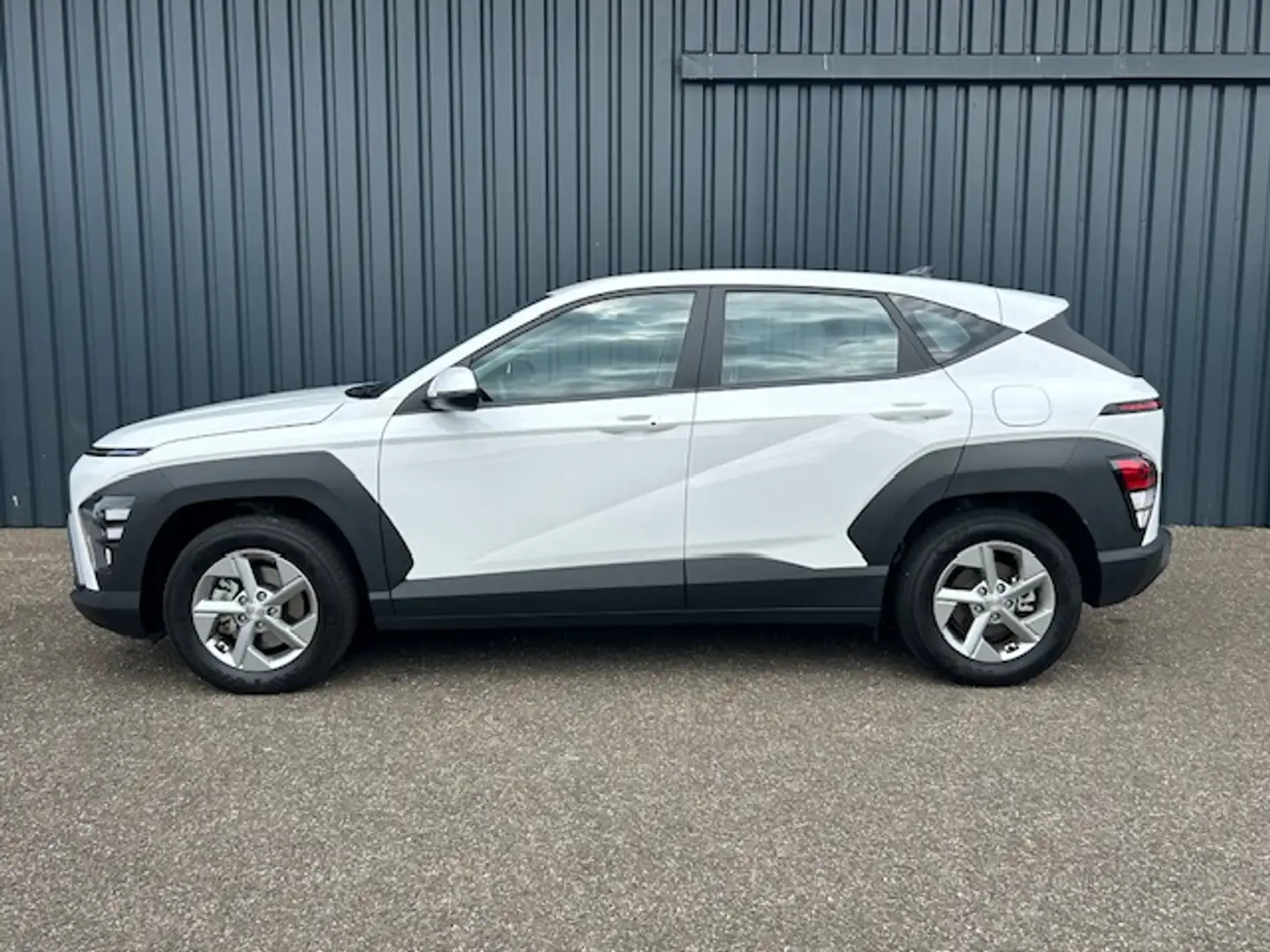 Hyundai KONA 1.6 GDI HEV 141pk DCT Comfort | Trekhaak | NL auto Wit - 2