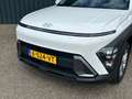 Hyundai KONA 1.6 GDI HEV 141pk DCT Comfort | Trekhaak | NL auto Wit - thumbnail 12