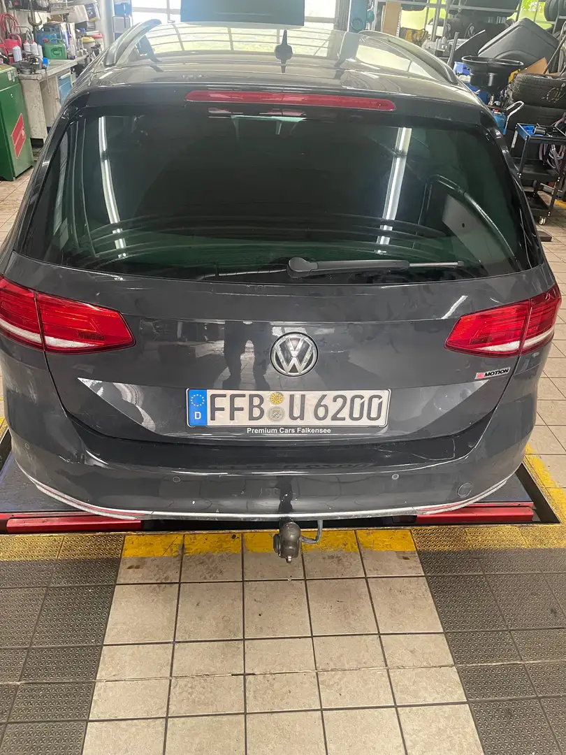 Volkswagen Passat Variant Passat Variant 2.0 TDI SCR 4Motion DSG Comfortline Grau - 2