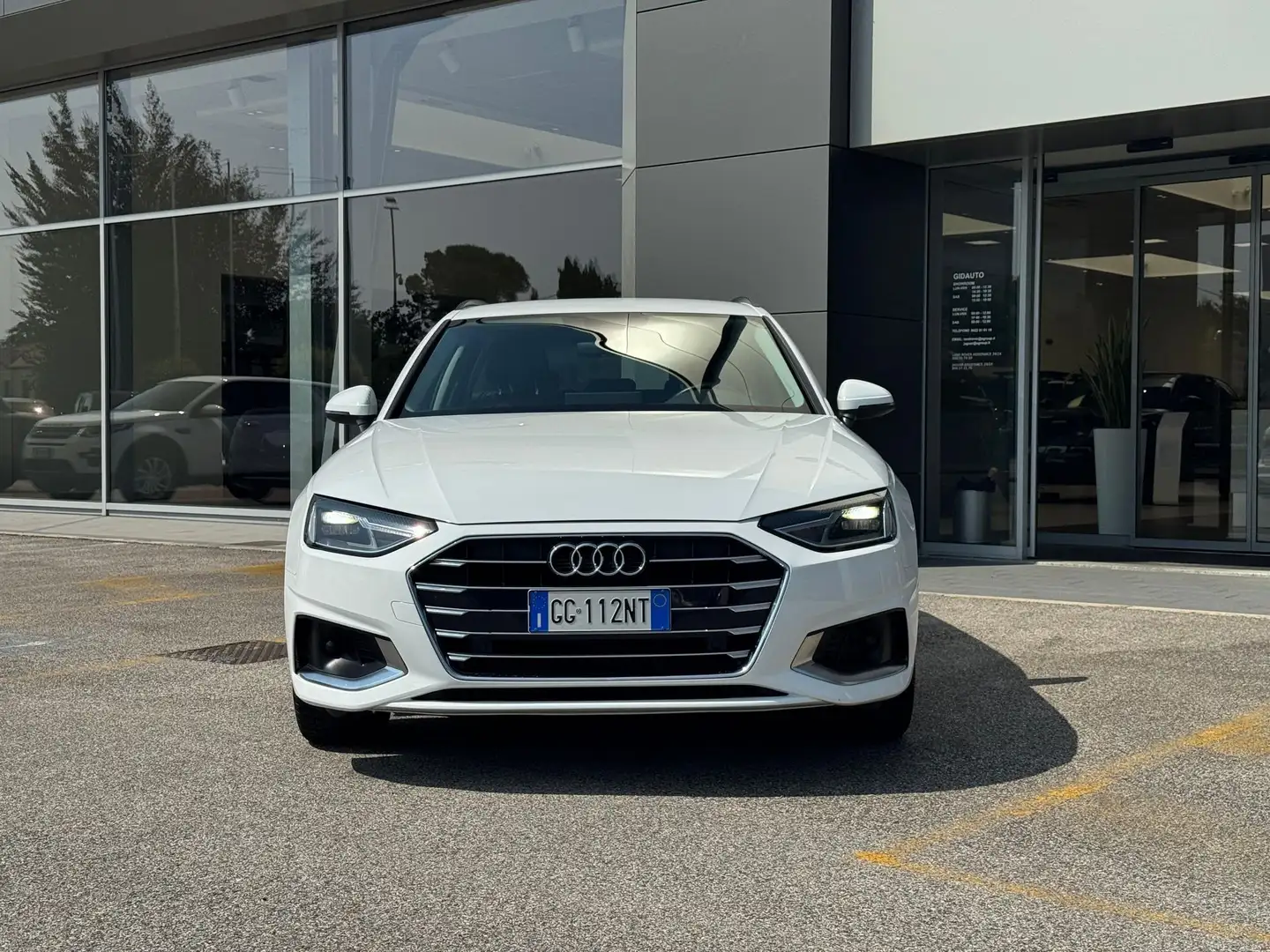 Audi A4 A4 Avant 30 TDI/136 CV S tronic Business Advanced Weiß - 2