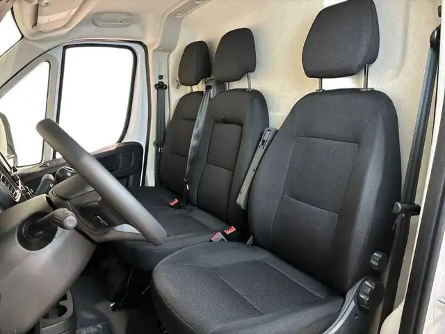 Opel Movano view 9