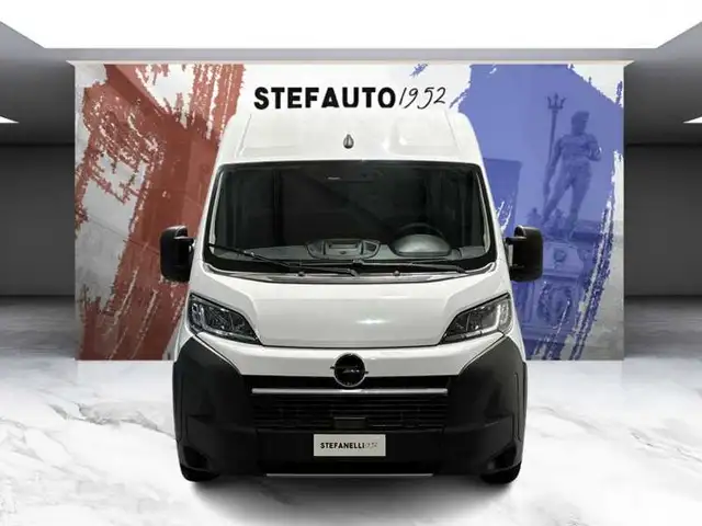 Opel Movano view 4