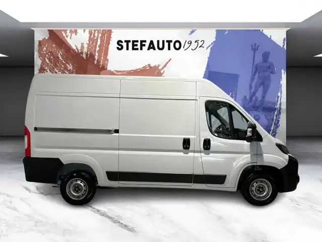 Opel Movano view 2
