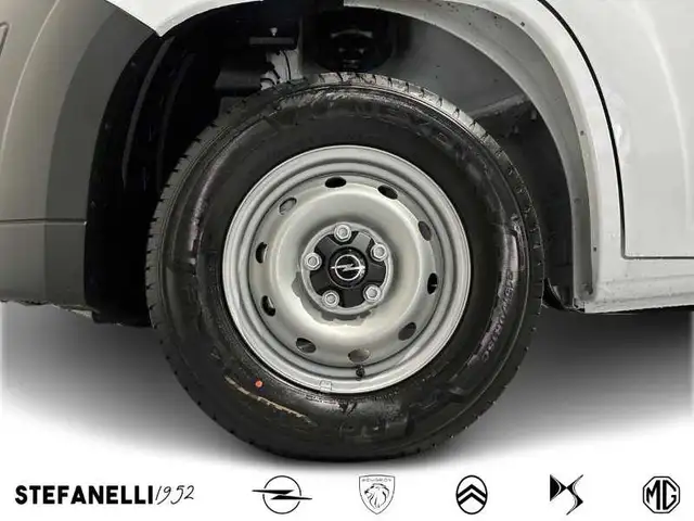 Opel Movano view 8