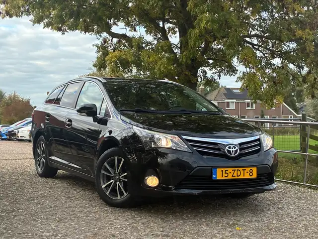 Toyota Avensis Wagon 1.6 VVTi Business | Navi + Camera + Cruise N