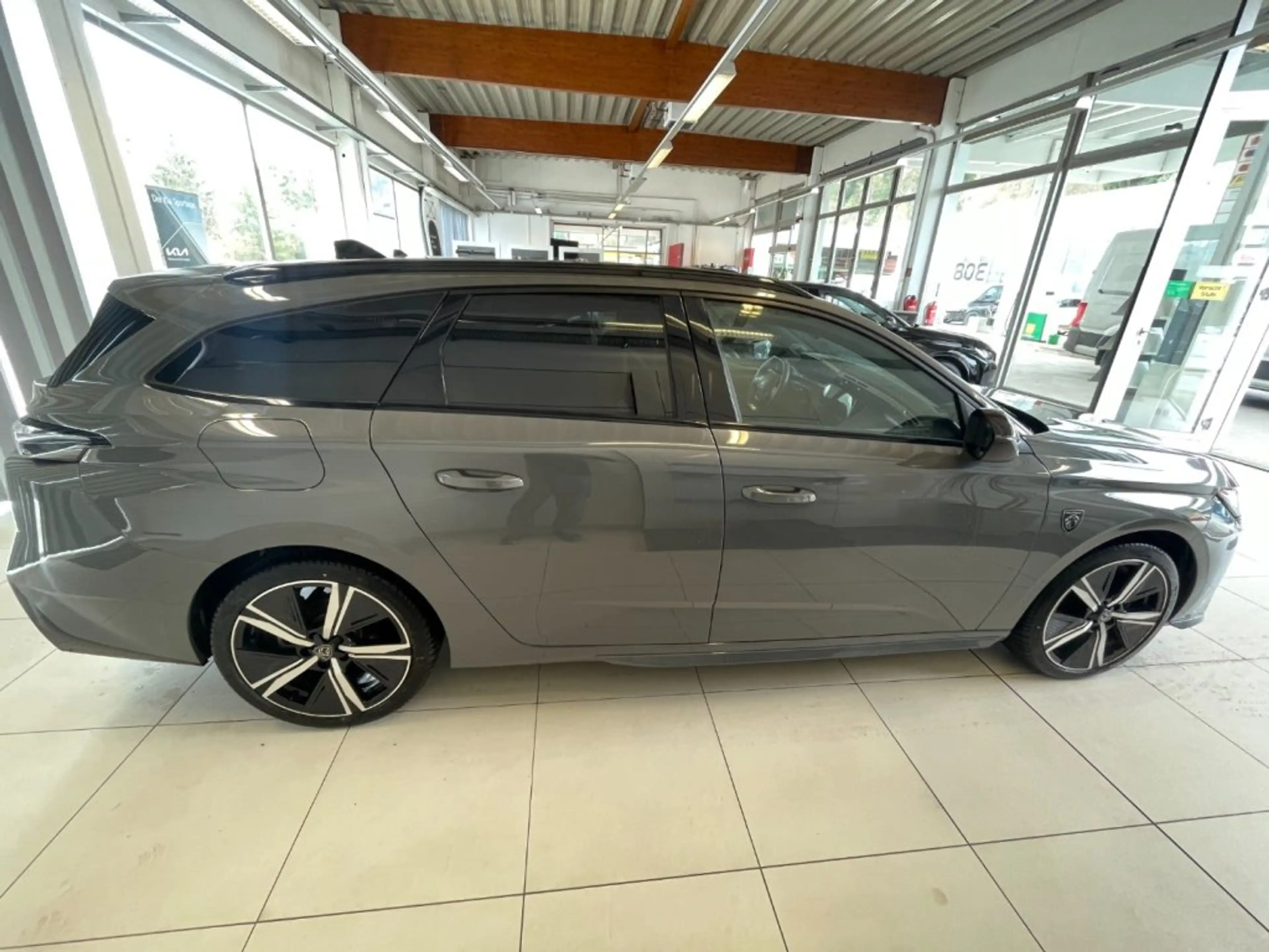 Peugeot 308 SW GT PT 130 EAT — photo 7