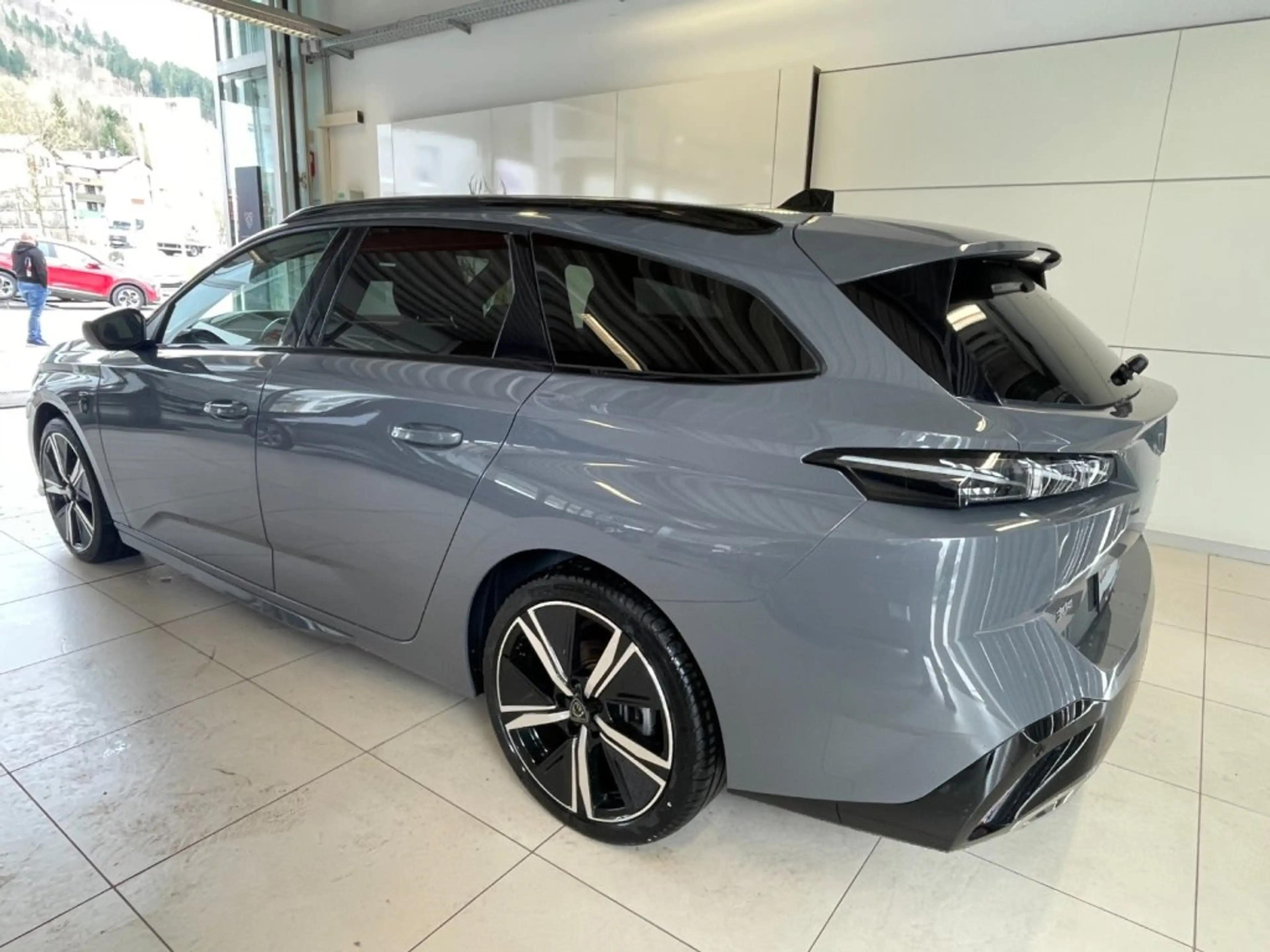 Peugeot 308 SW GT PT 130 EAT — photo 4
