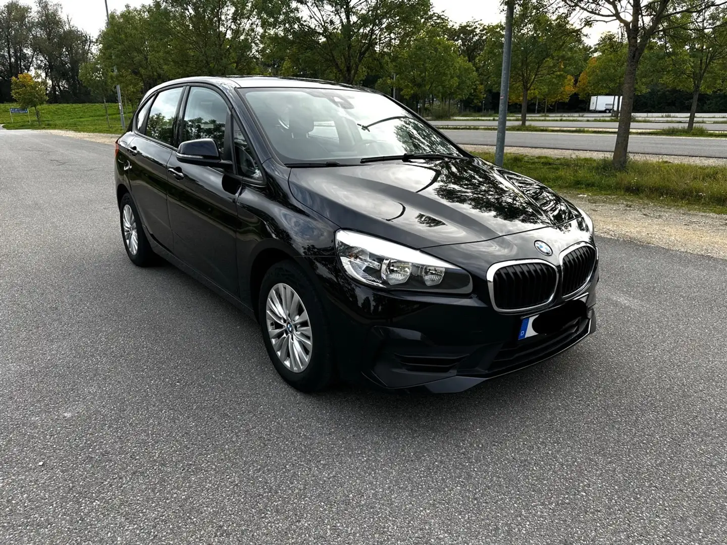 BMW 218 2er Active Tourer 218i Steptronic | 1 Hand Schwarz - 1