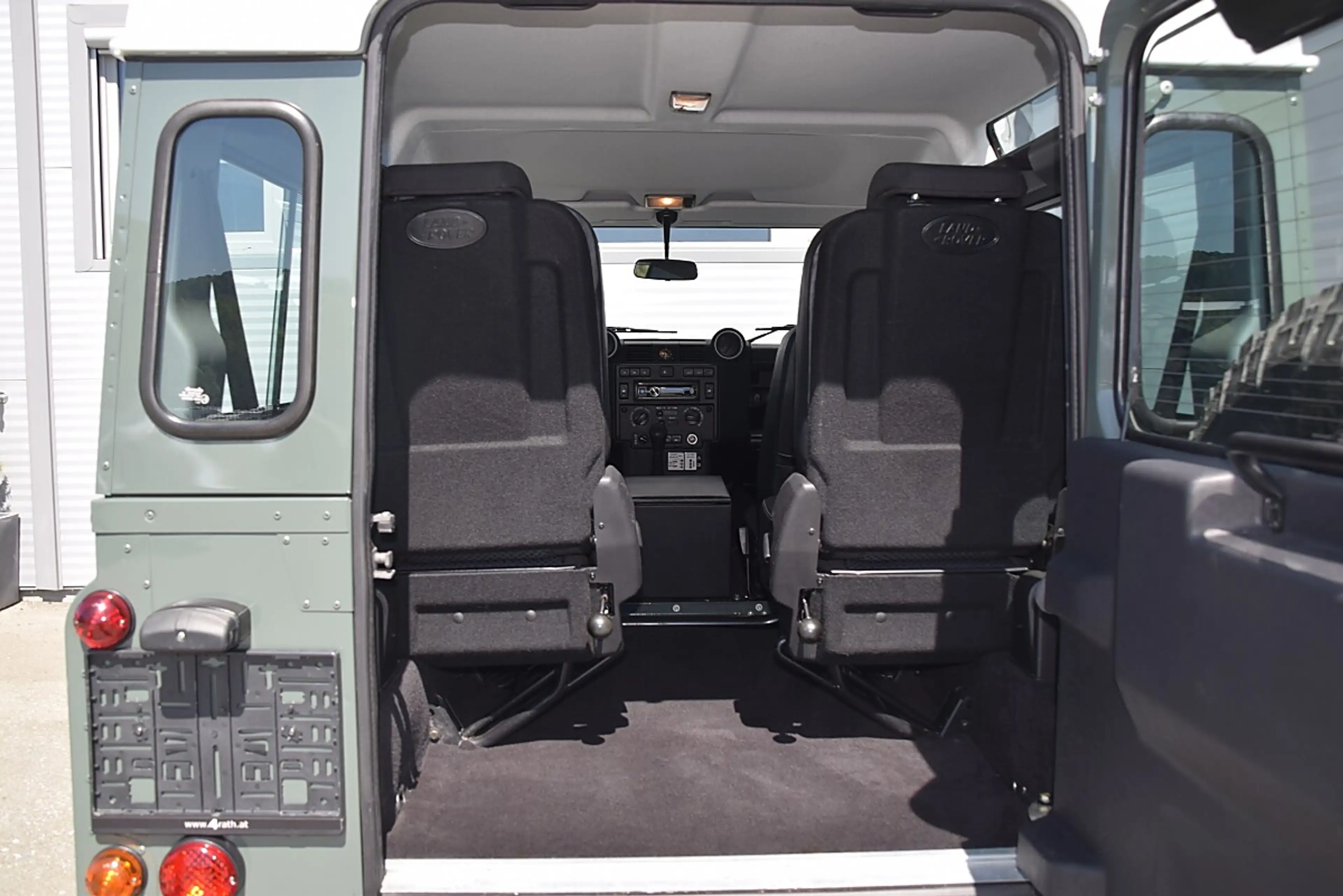 Land Rover Defender 90" Station Wagon E 2,2 AHK — photo 15