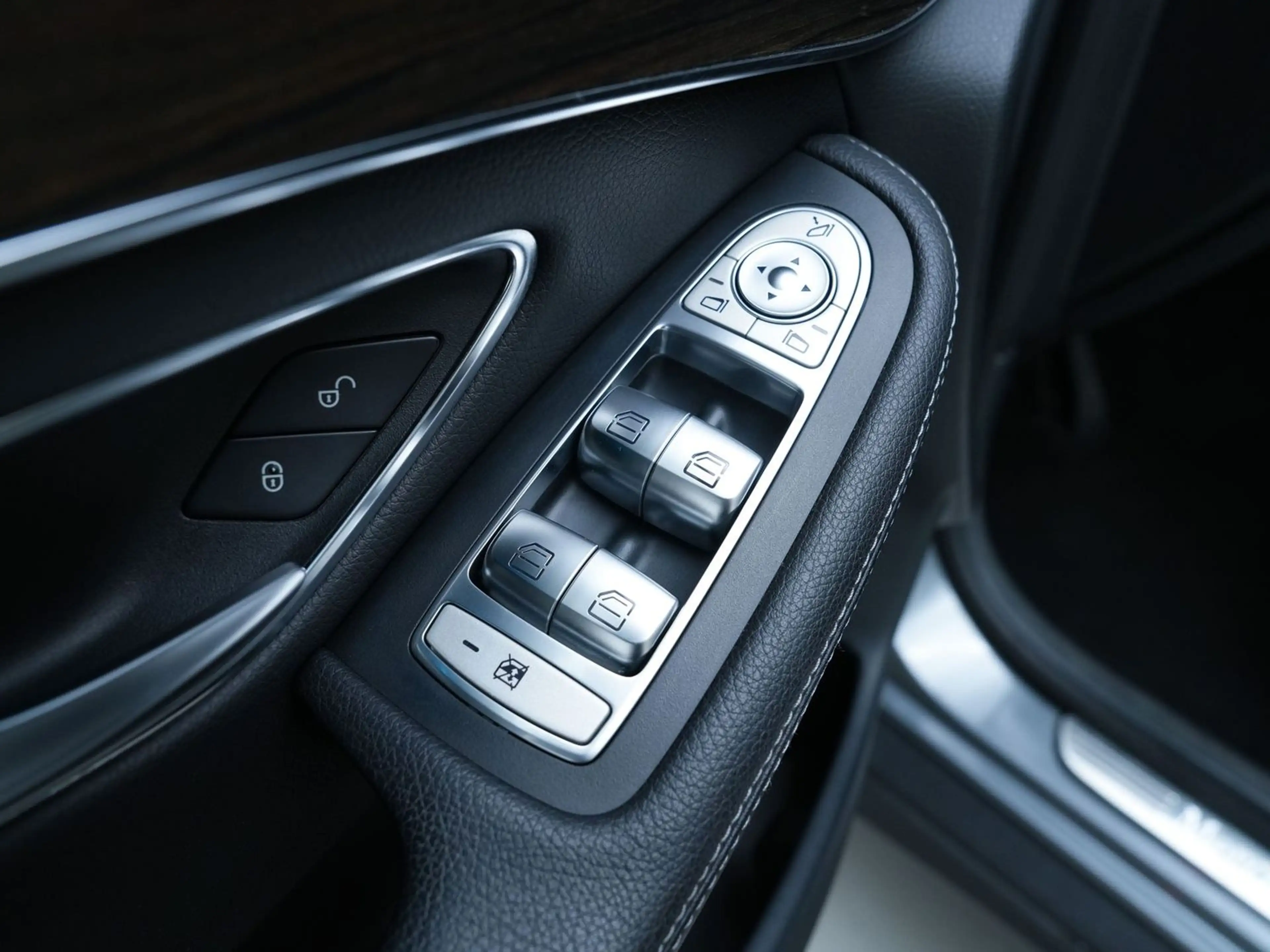 Mercedes-Benz GLC 220 d 4Matic AMG,PANO,AMBIENTE — photo 12