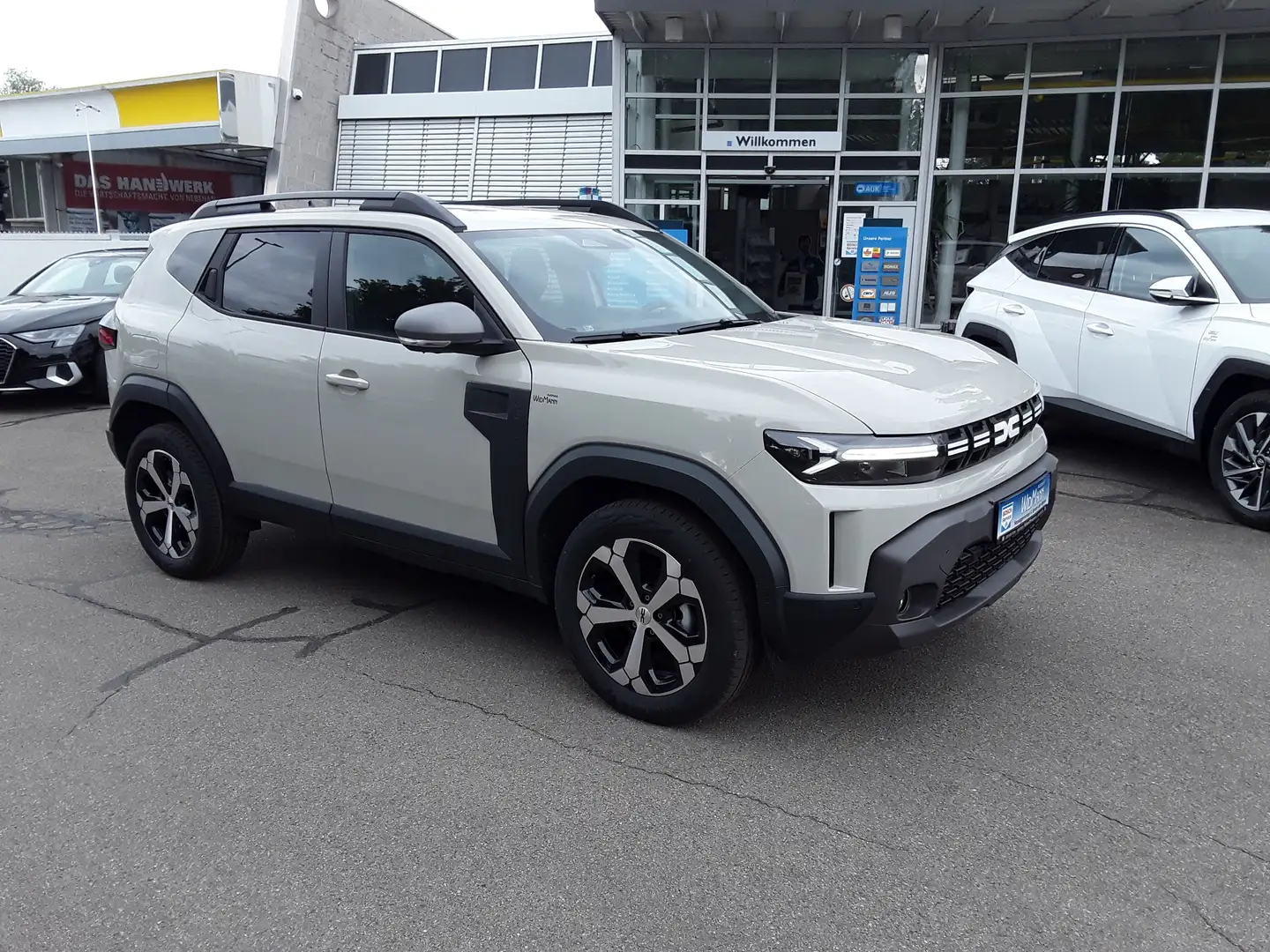 Dacia Duster TCe 130 Journey Winterpaket & City Paket, uvm. Beige - 1