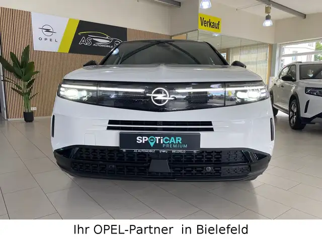 Opel Grandland view 3