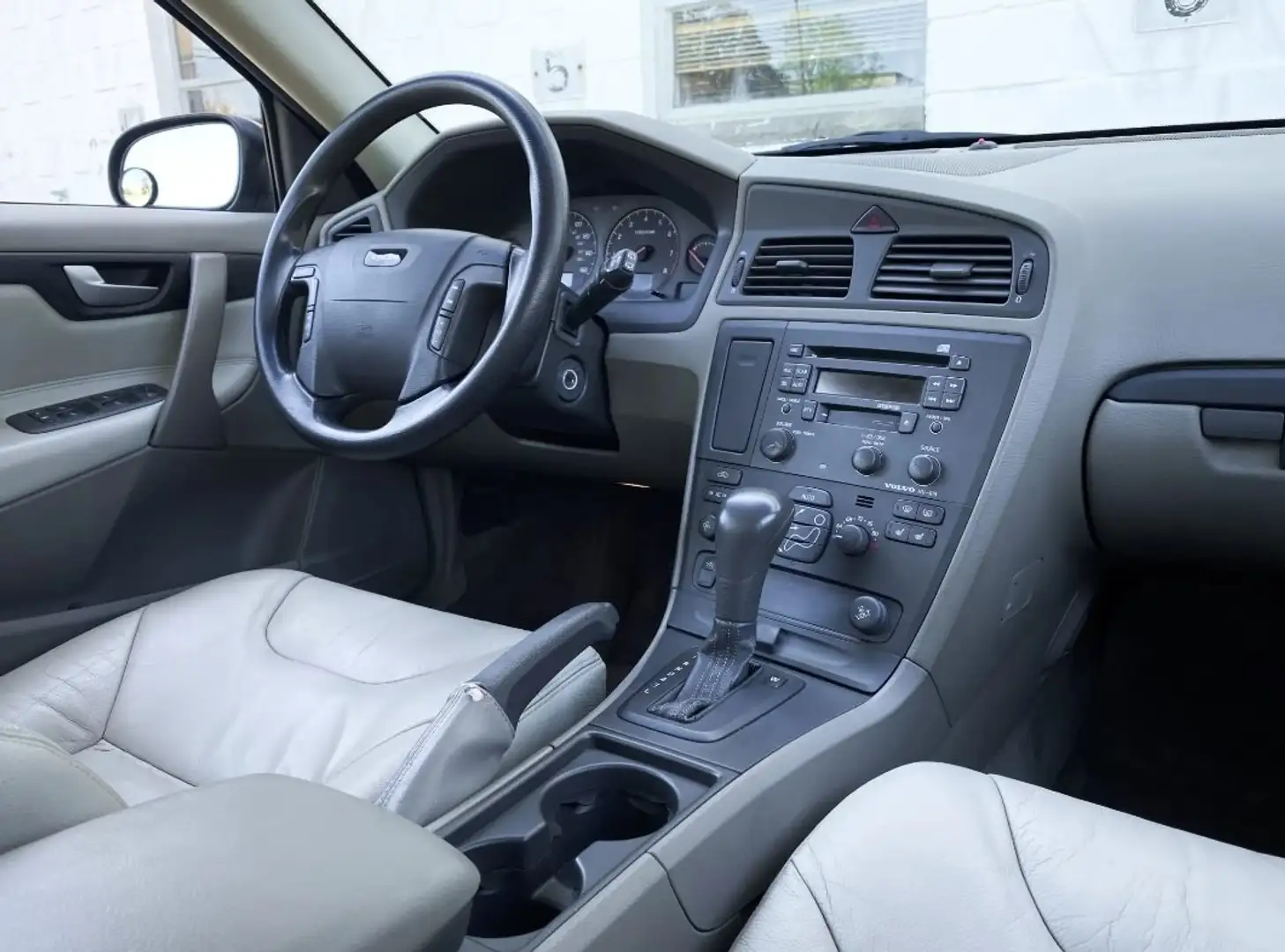 Volvo V70 2.4l Gris - 2