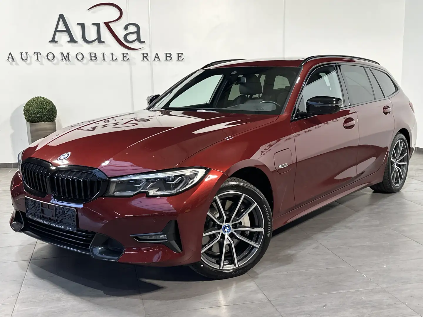 BMW 330 Touring xDrive Sport NAV+LASER+HEAD-UP+PANO Rot - 1