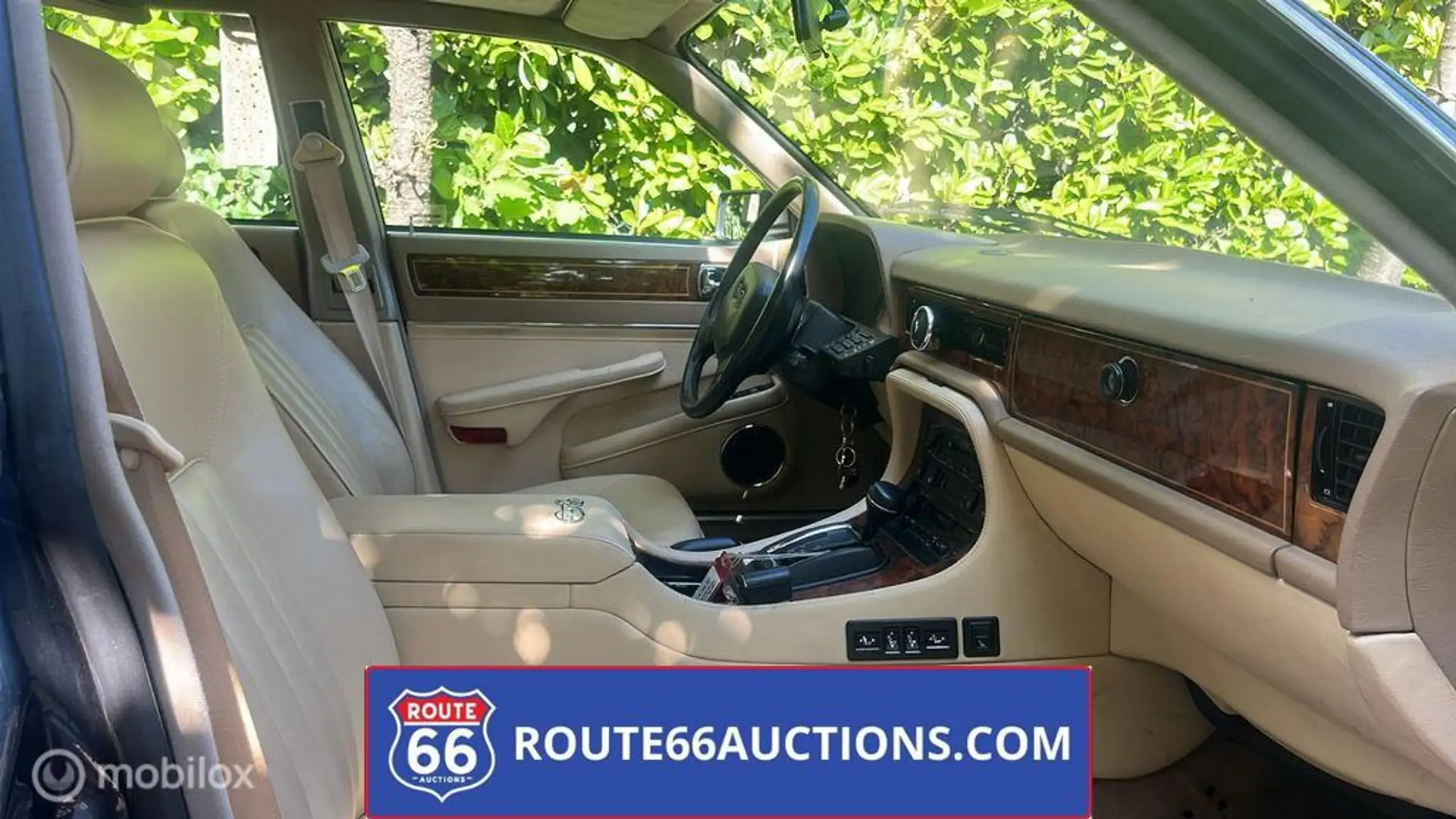 Daimler XJ40 Negro - 2