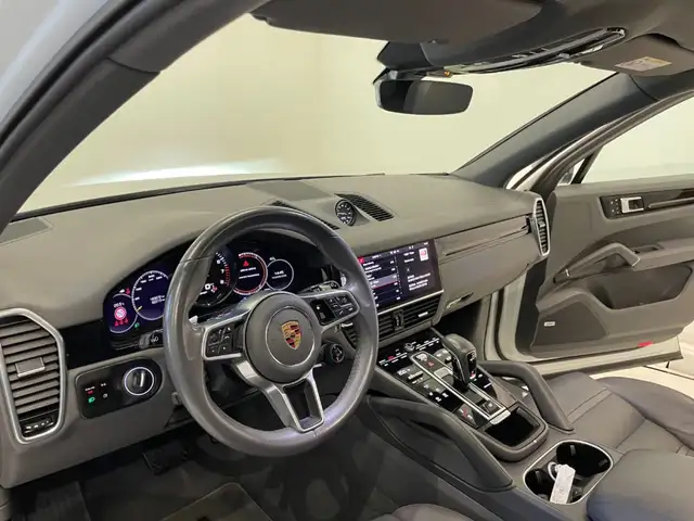 Porsche Cayenne view 15
