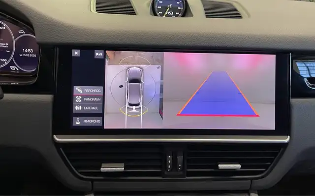 Porsche Cayenne view 12