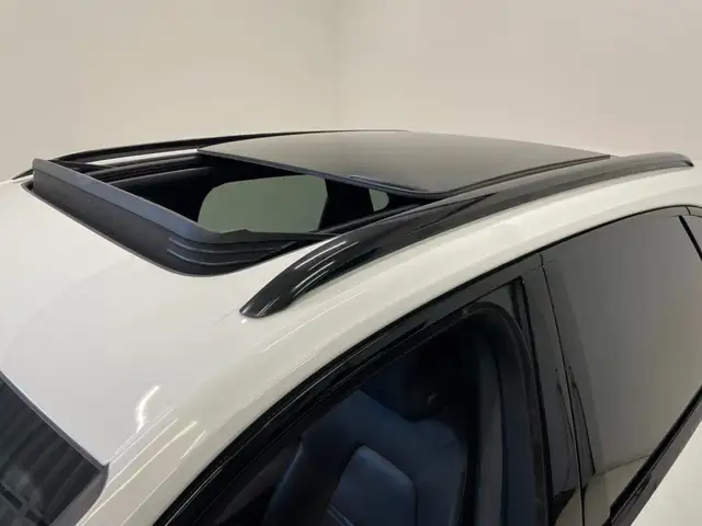 Porsche Cayenne view 14