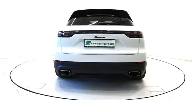 Porsche Cayenne view 4