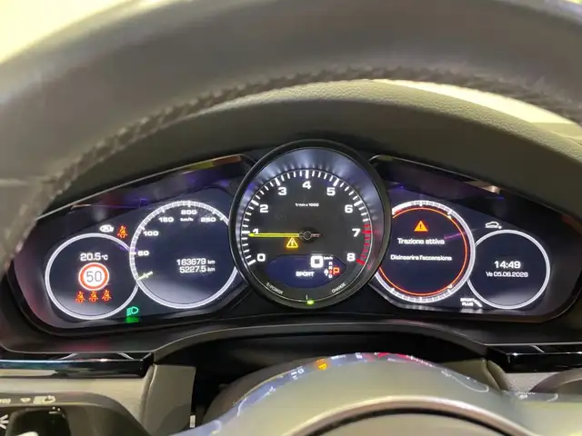 Porsche Cayenne view 5