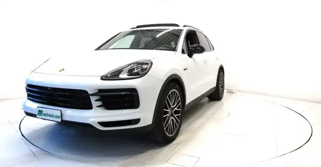 Porsche Cayenne view 3