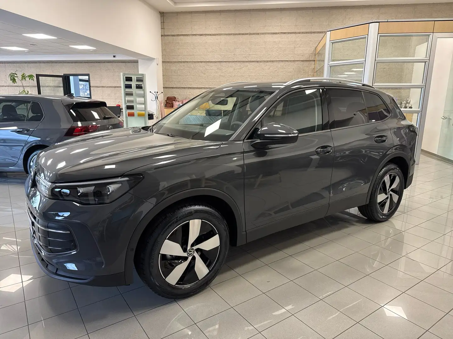 Volkswagen Tiguan Tiguan 1.5 eTSI 150 CV ACT DSG Edition Plus Gris - 1