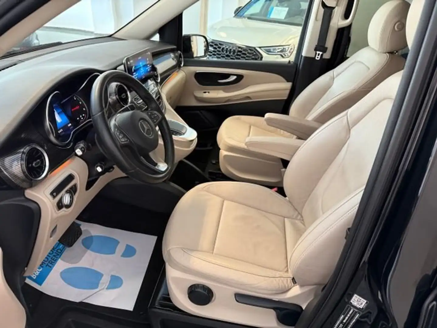 Mercedes-Benz V 300d LARGO AVANTGARDE AUTO 8 PLAZAS Noir - 2