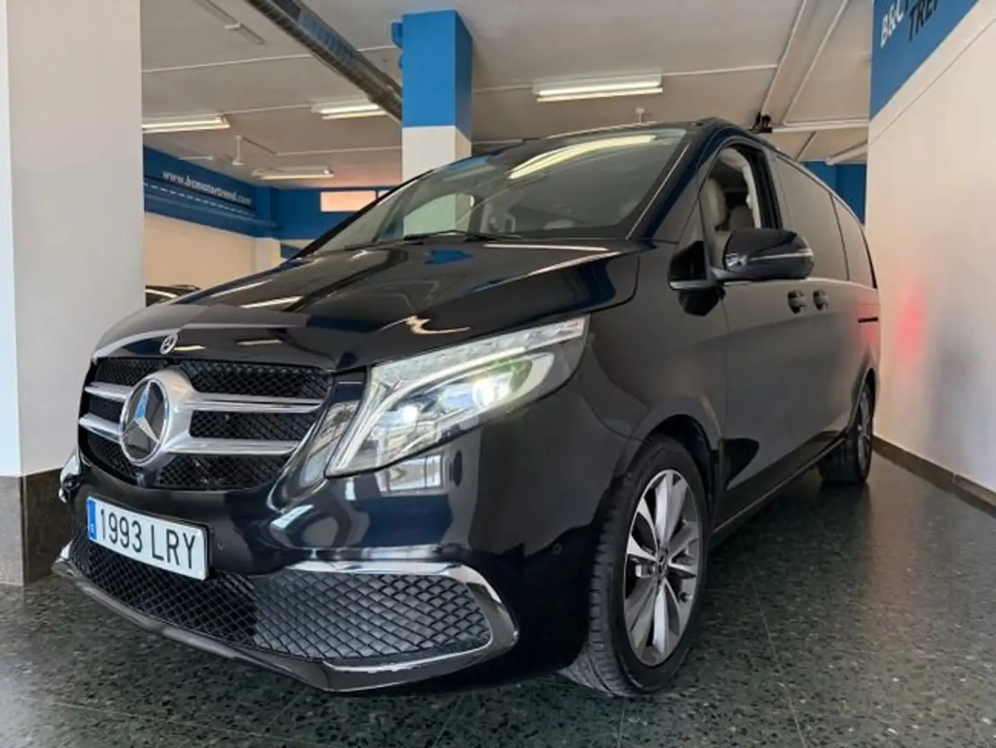 Mercedes-Benz V 300d LARGO AVANTGARDE AUTO 8 PLAZAS Noir - 1