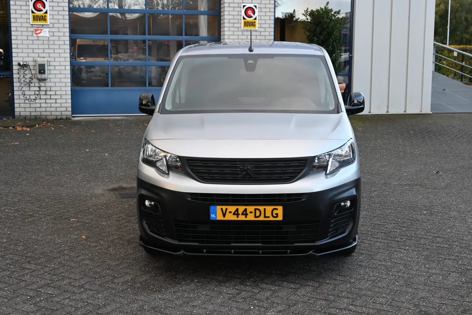 Peugeot Partner L2 130 pk Camera, Standkachel, Trekhaak afneembaar Silber - 2