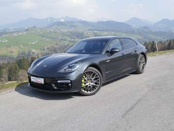 4 E-Hybrid Sport Turismo, Sport Design Paket uvm.