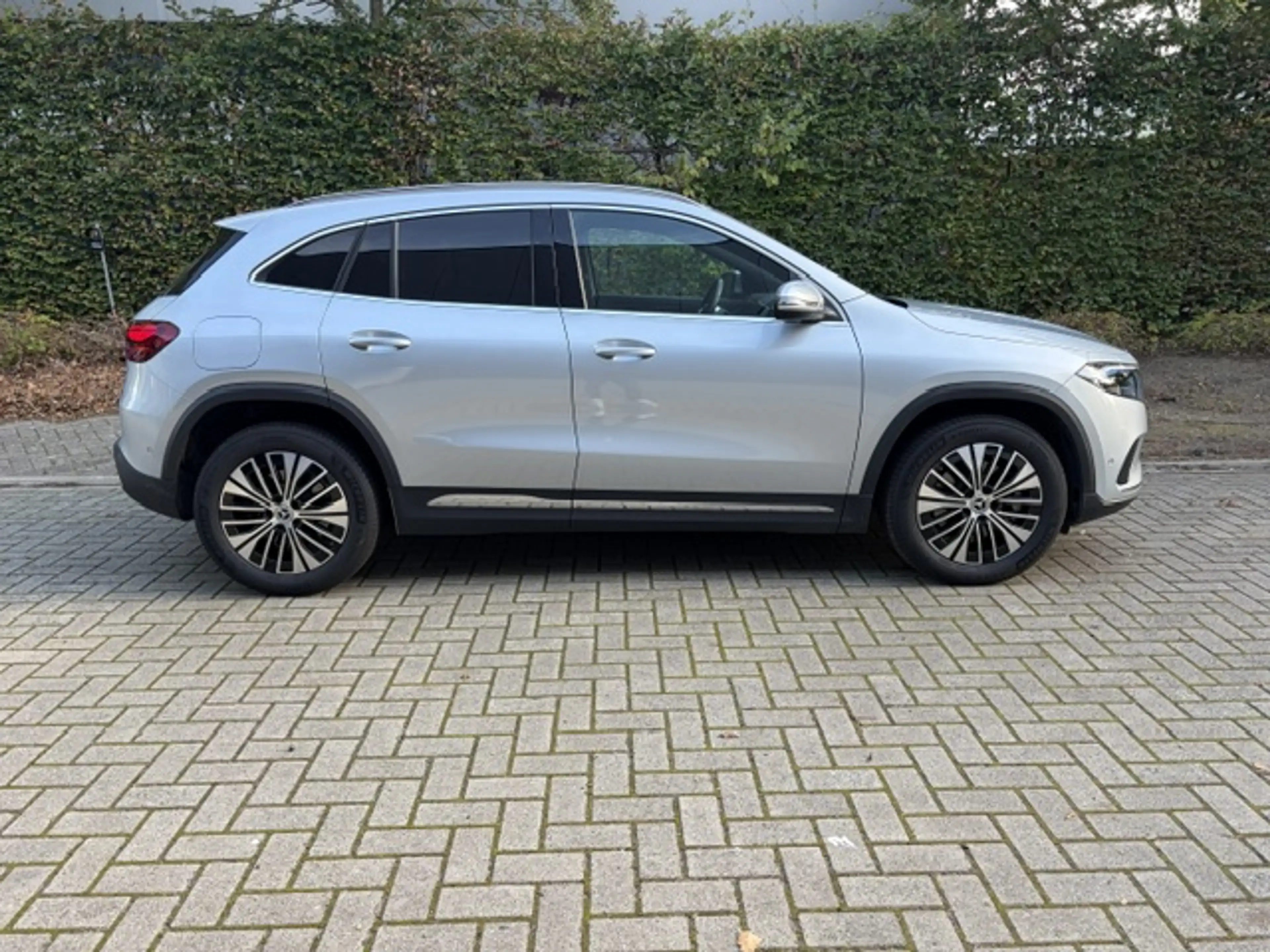 Mercedes-Benz EQA 250 EQA 250+ Luxury Line Distronic dodehoek camera spoorpak facelift model 2025.Led leder