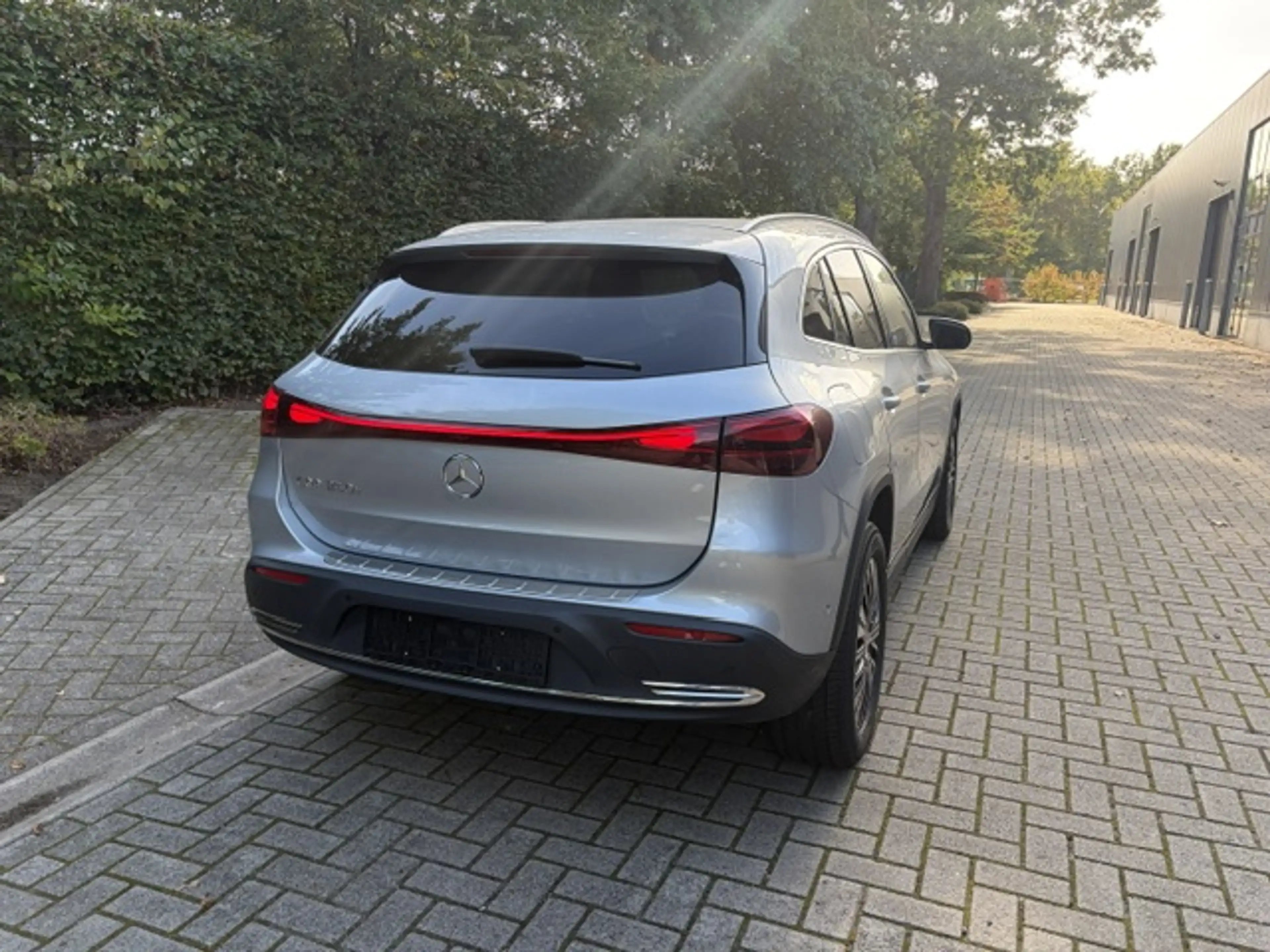 Mercedes-Benz EQA 250 EQA 250+  Luxury Line Distronic dodehoek camera spoorpak facelift model 2025.Led leder — photo 4