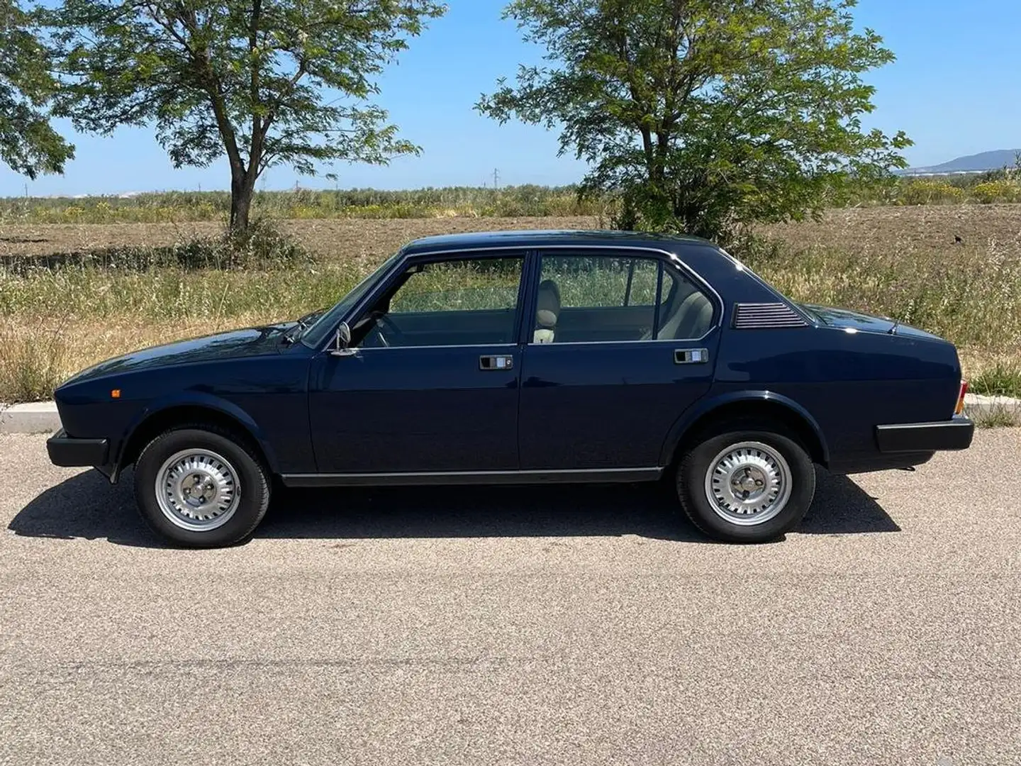 Alfa Romeo Alfetta Alfetta 2.0 L Modrá - 1