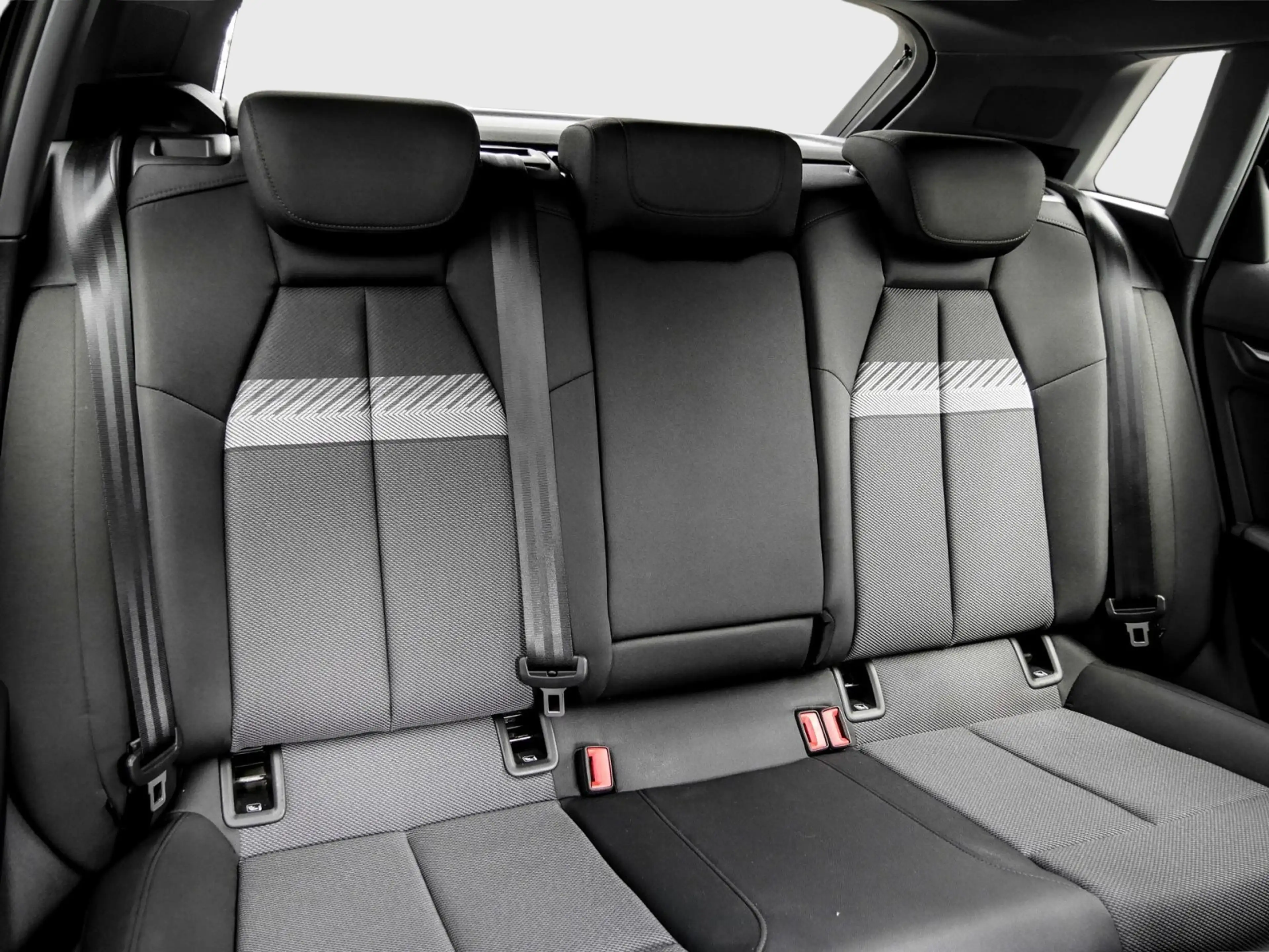 Audi A3 Sportback 30 TDI S tronic Nav+ LED B&O ACC CarP... — photo 4
