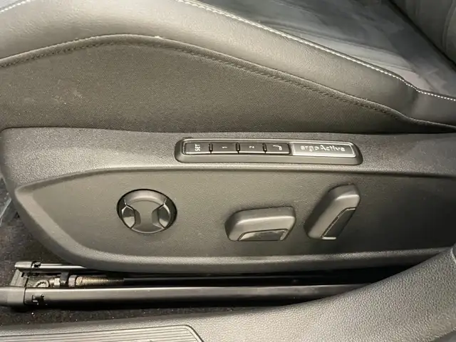 Volkswagen Golf view 9