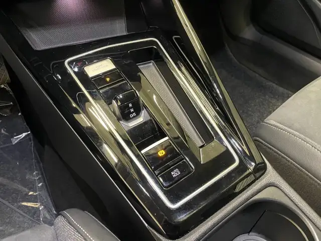 Volkswagen Golf view 8