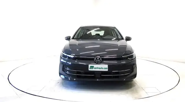 Volkswagen Golf view 2