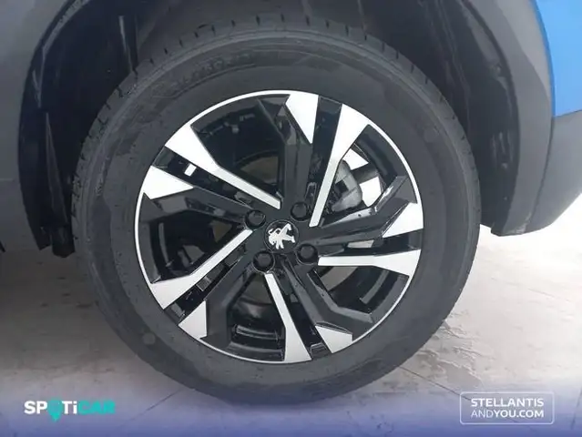 Peugeot 2008 view 11