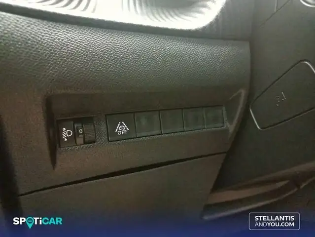 Peugeot 2008 view 17