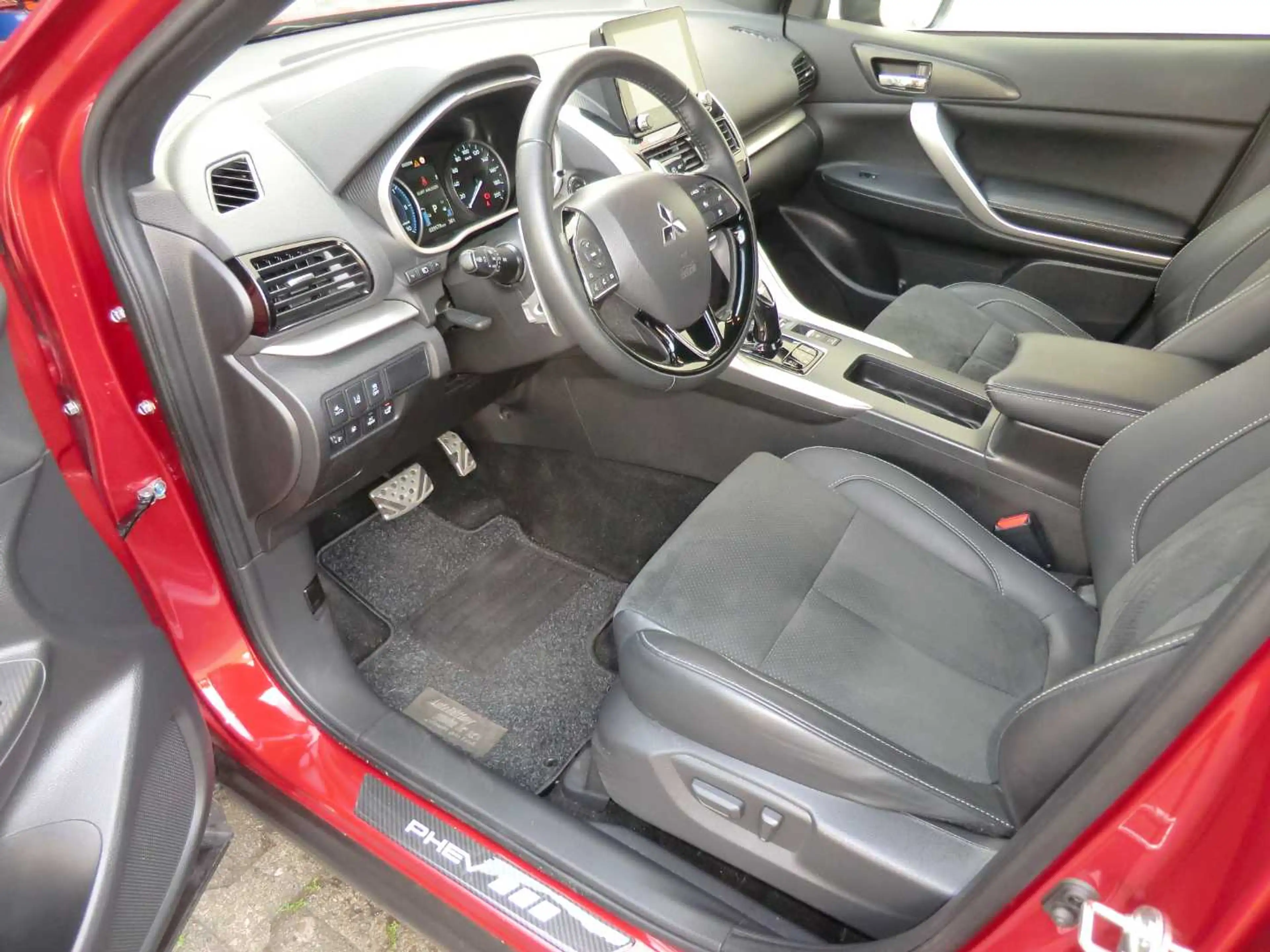 Mitsubishi Eclipse Cross Plug-inHybrid Select Black 2.4 4WD — photo 8