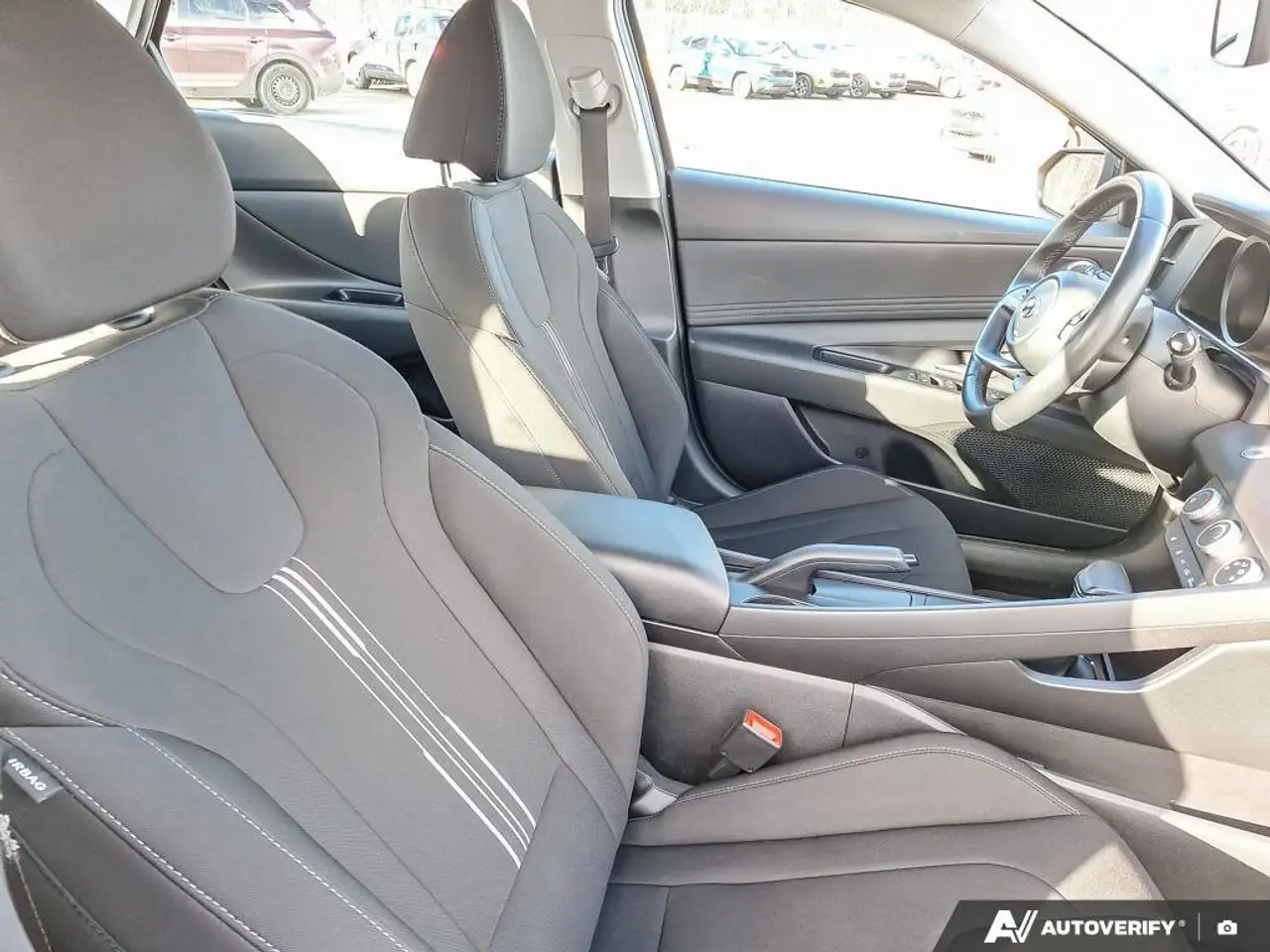 Hyundai ELANTRA снимка Hyundai ELANTRA