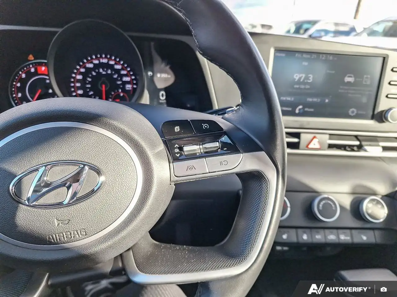 Hyundai ELANTRA снимка Hyundai ELANTRA