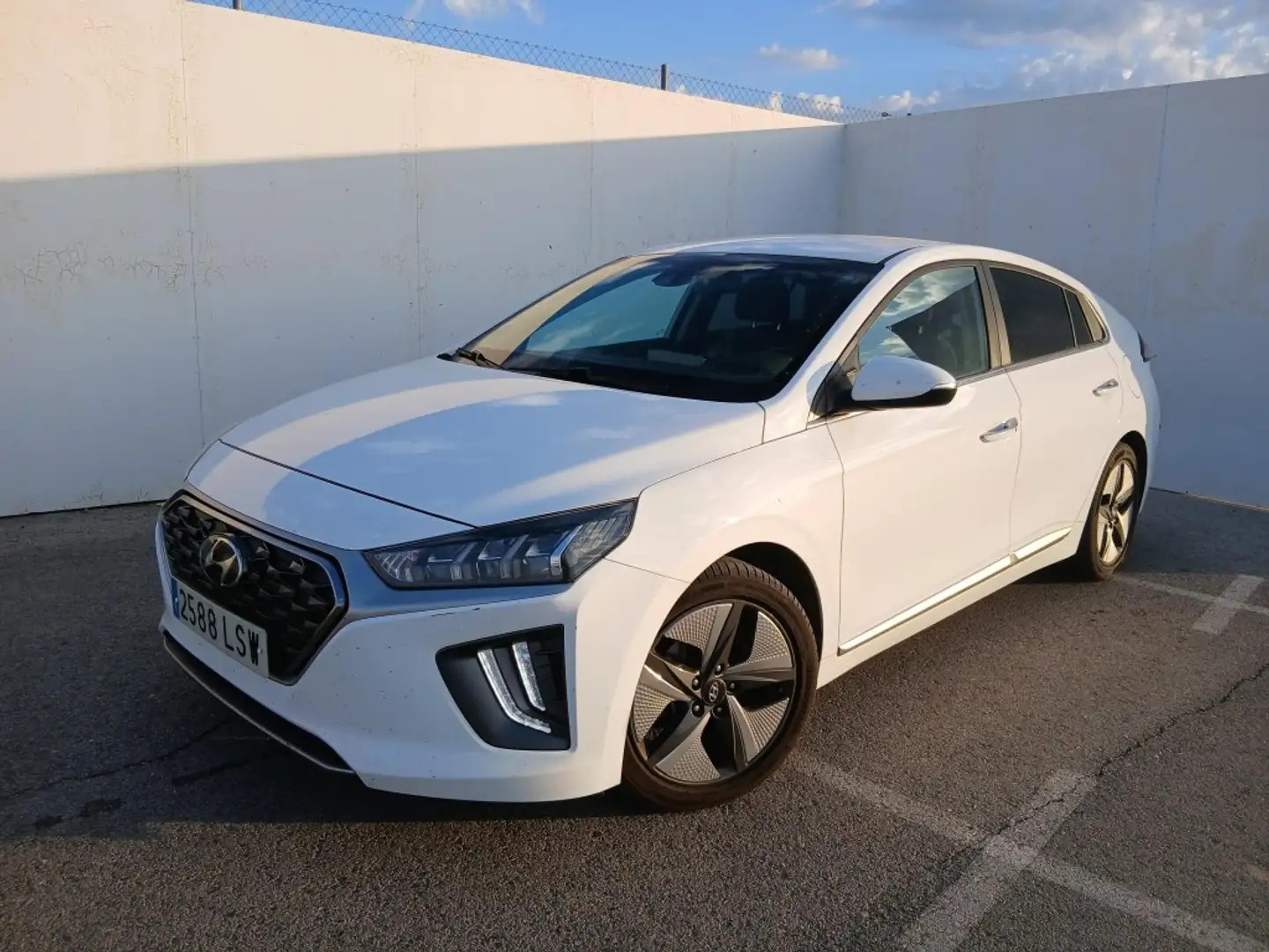 Hyundai IONIQ HEV 1.6 GDI Tecno Blanco - 1