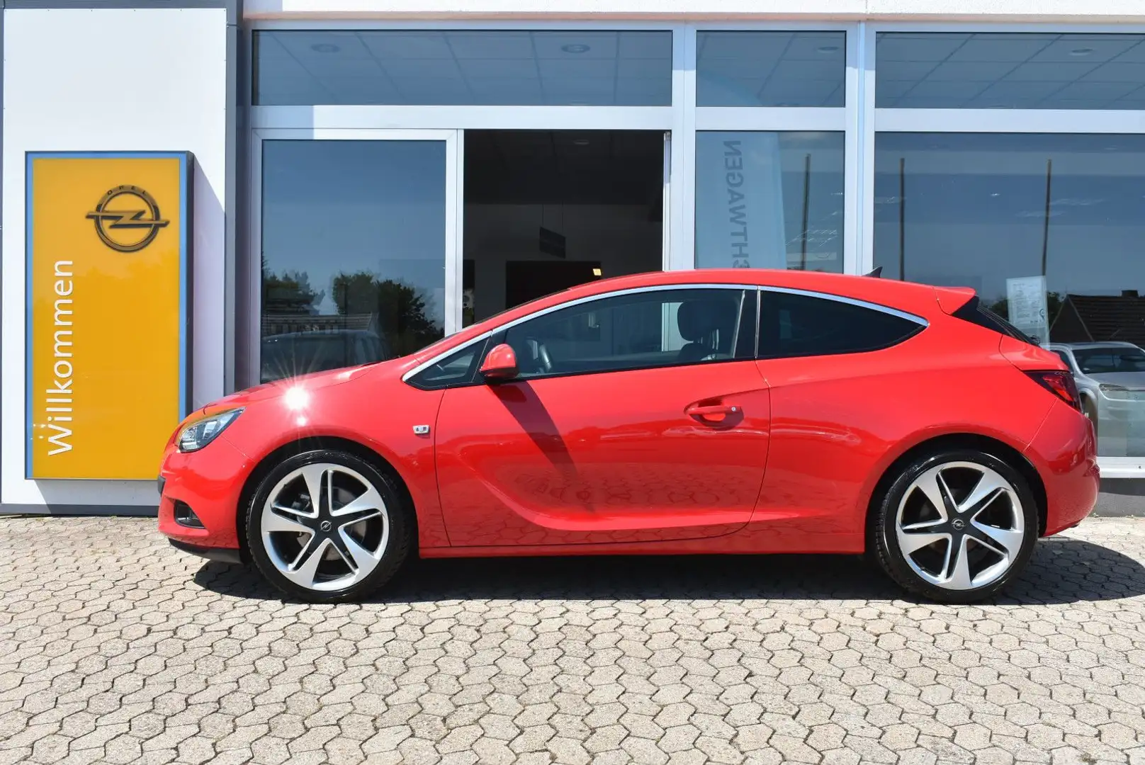 Opel Astra J GTC Innovation Rot - 1