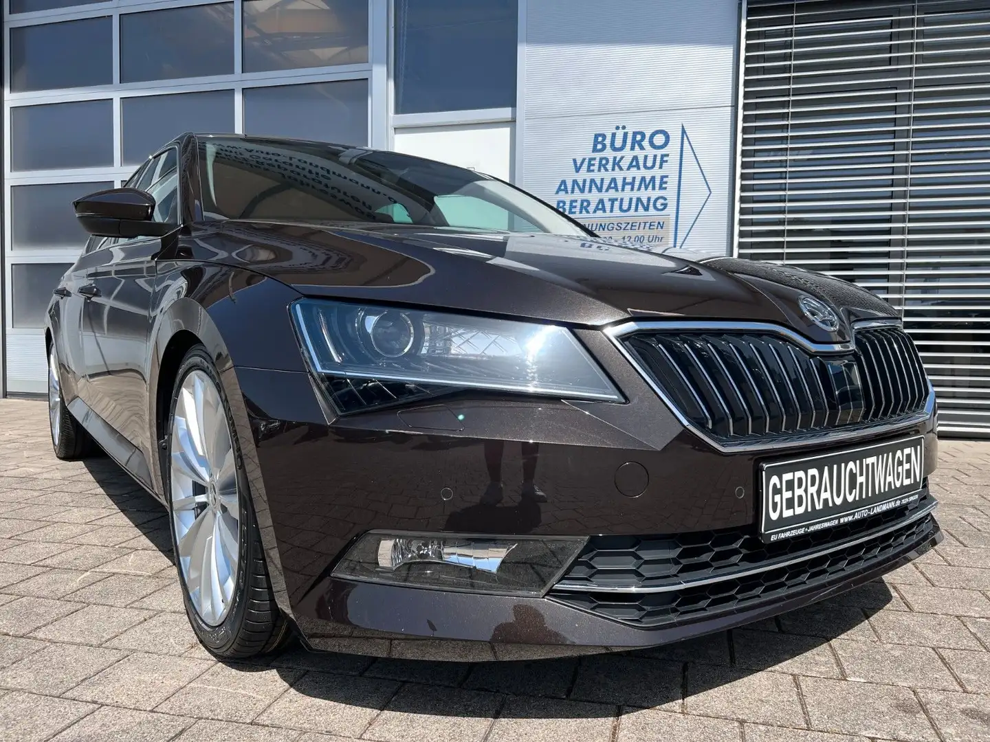 Skoda Superb 2.0 TSI DSG Style 1HD COLUMBUS BIXENON Bruin - 1