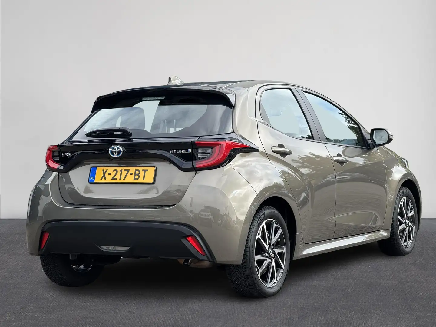Toyota Yaris 1.5 Hybrid Dynamic LED | Navi-by-app | ACC | Camer - 2
