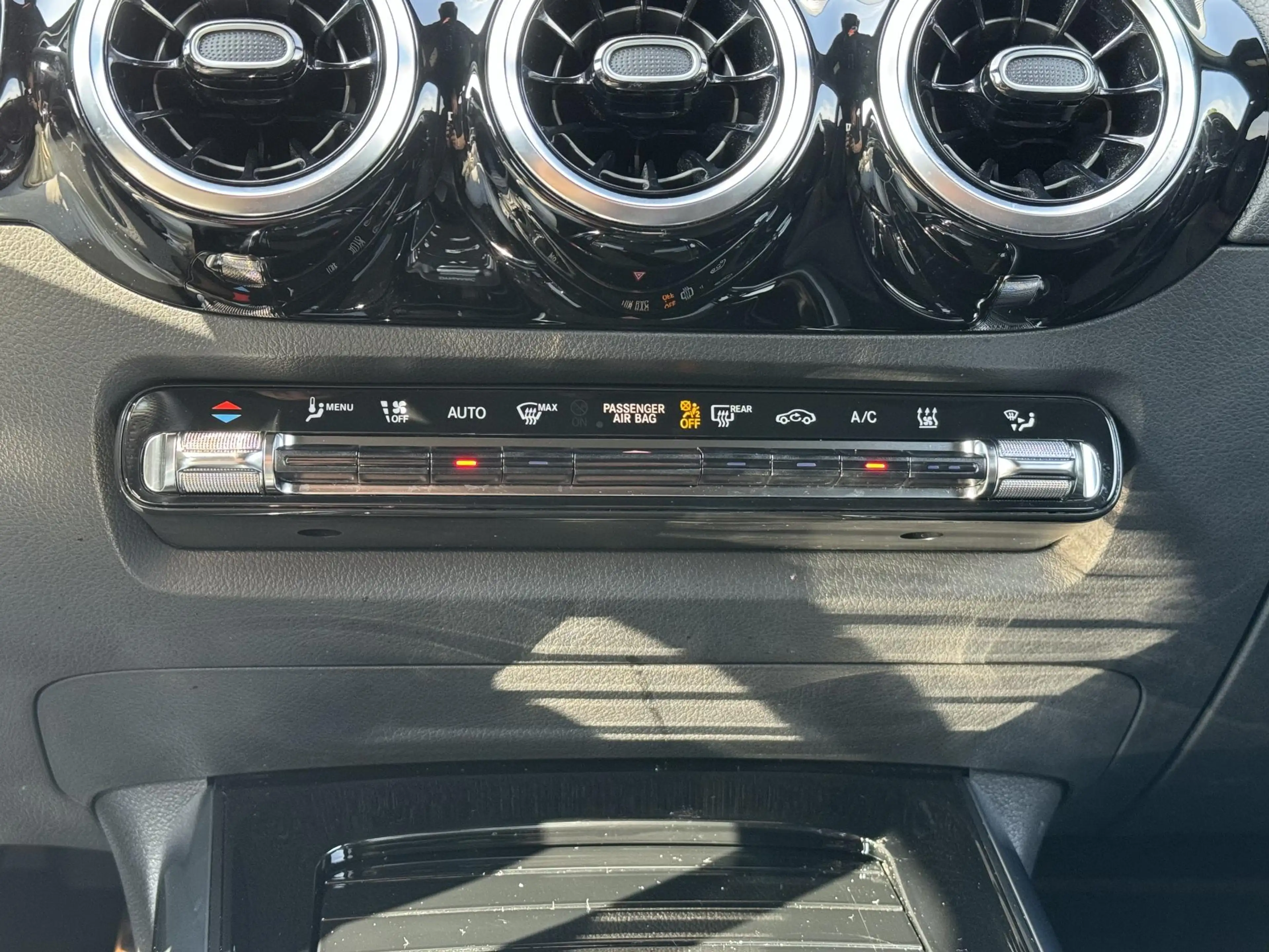 Mercedes-Benz GLA 250 250e AMG/360/ACC/BUSINESS — photo 29